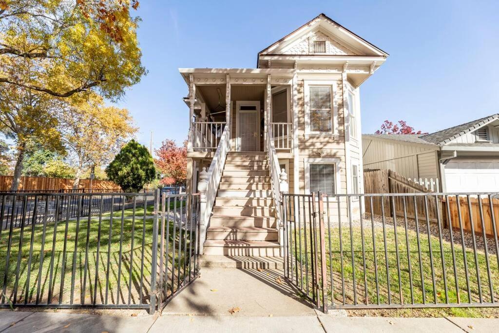 A+ 2 Bedroom Victorian Home Away From Home Sacramento Kültér fotó
