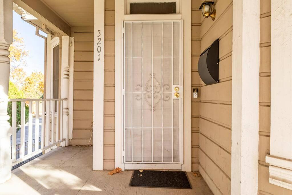 A+ 2 Bedroom Victorian Home Away From Home Sacramento Kültér fotó
