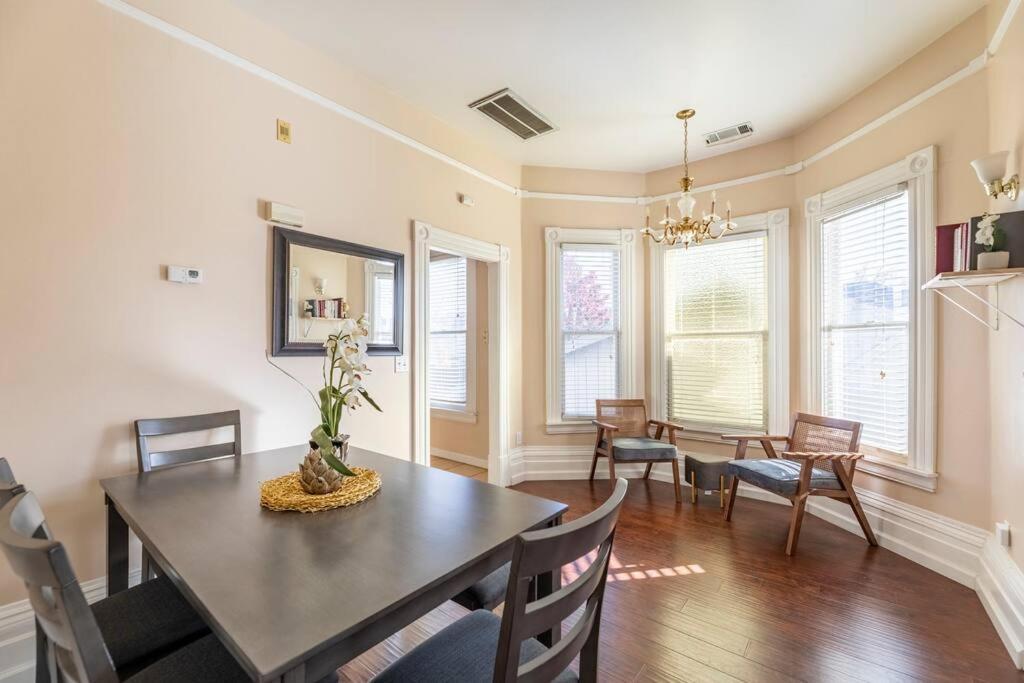 A+ 2 Bedroom Victorian Home Away From Home Sacramento Kültér fotó